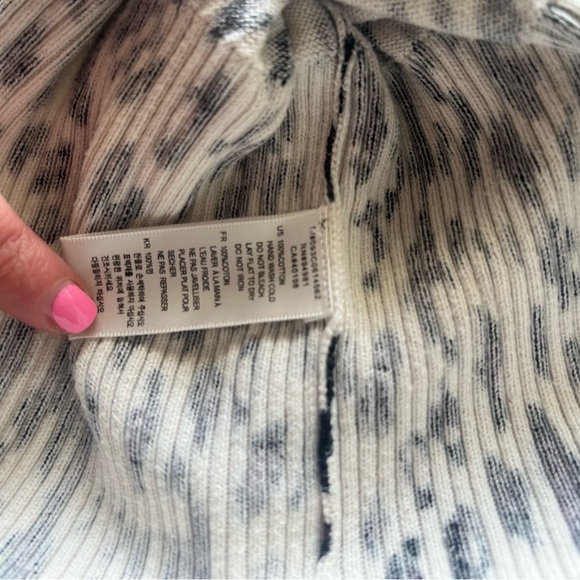 Forever 21 Black and Brown Sweatshirt with Asymmetrical Front - Picture 4 of 11